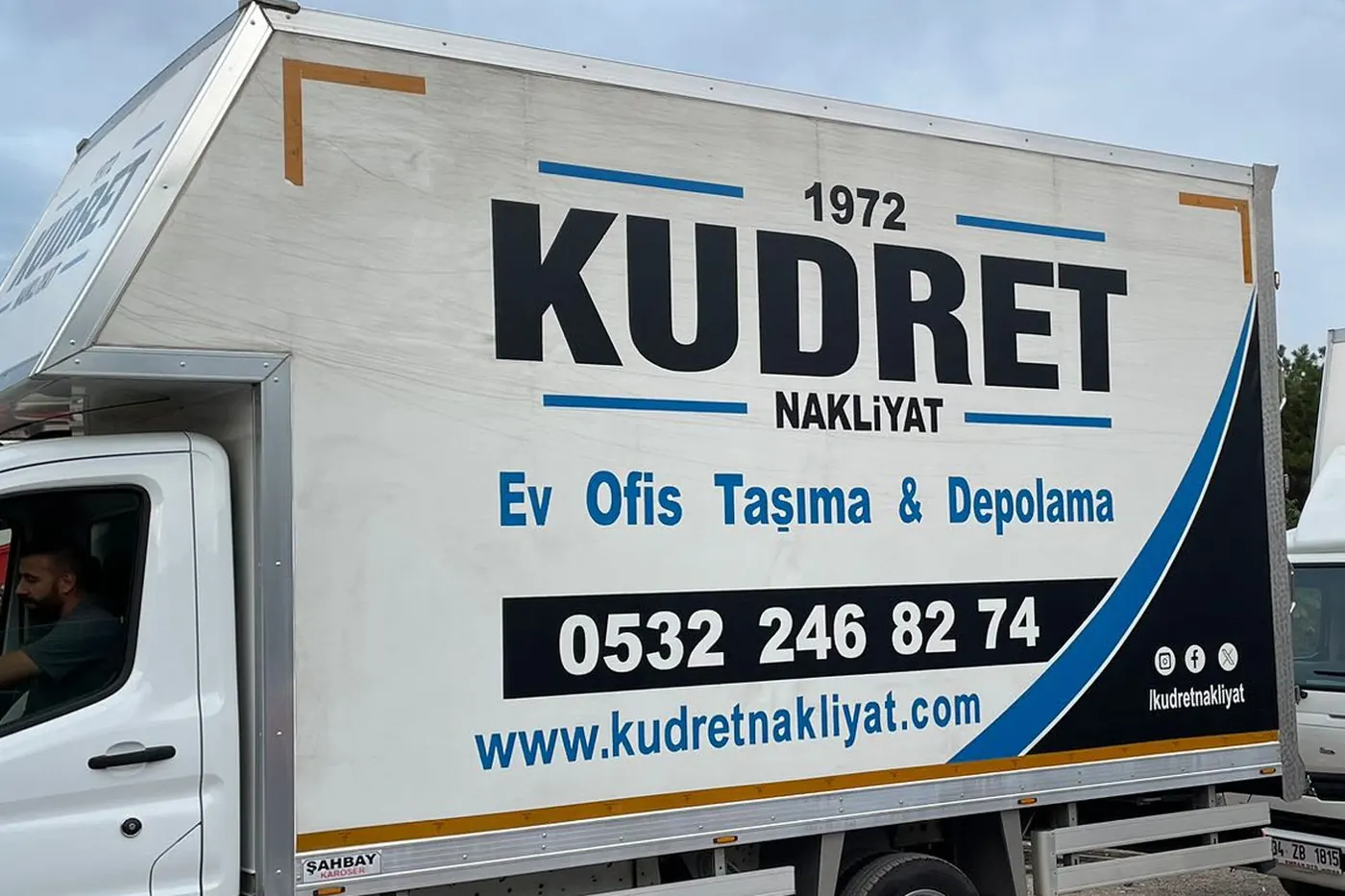 Kudret Nakliyat aracındaki 1972 yazısı